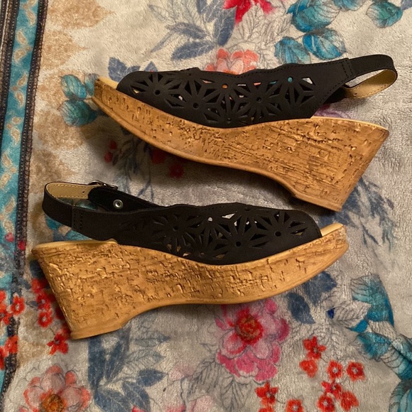 Spring Step | Sling Back Wedge - Picture 3 of 7